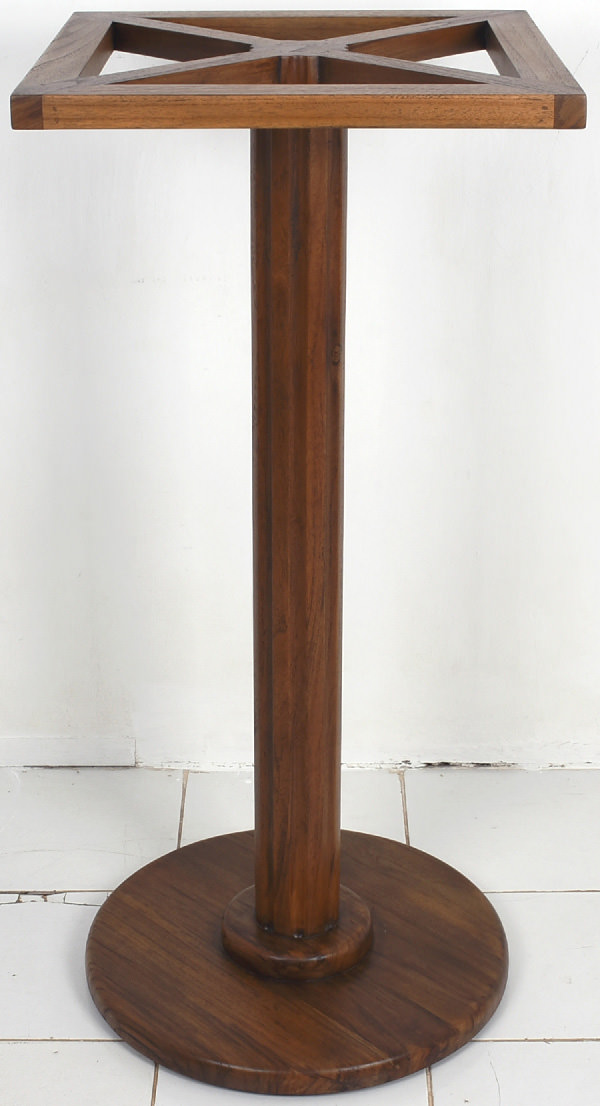 central wooden timber leg