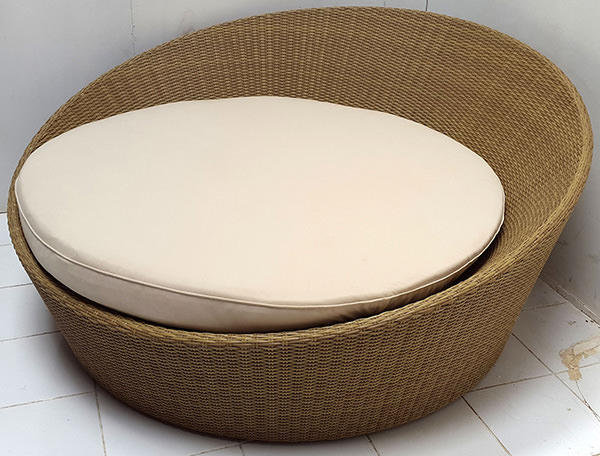 synthetic rattan daybed with outdoor mattress