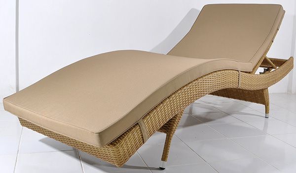 synthetic rattan lounge chair