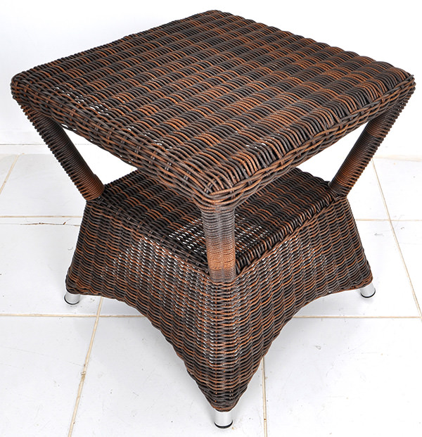 round rattan dining table