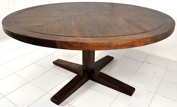 round steakhouse table