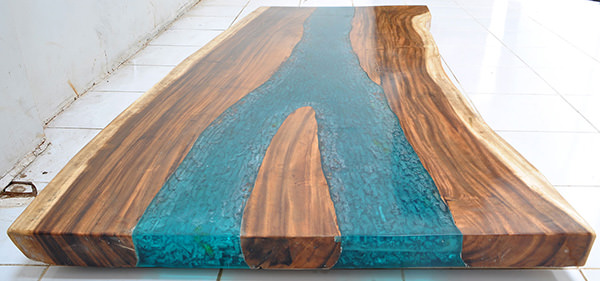 suar and blue resin dining table slab