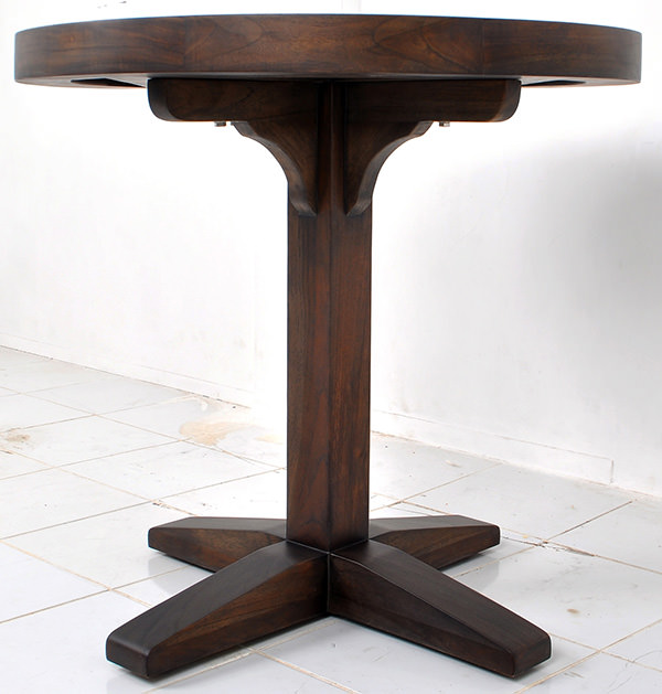 round outdoor teak table with central leg