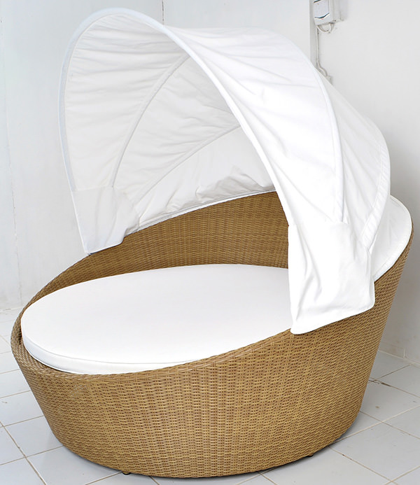 synthetic rattan day bed