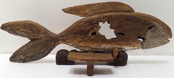 wooden fish standing deco