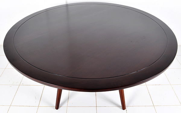 round restaurant table