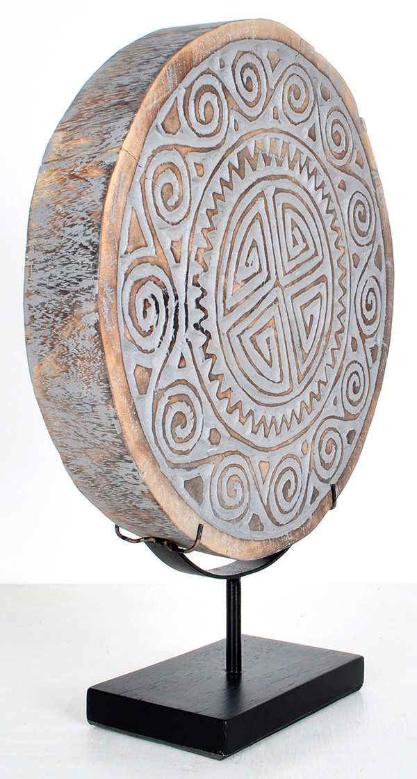 Round standing wooden wall decor