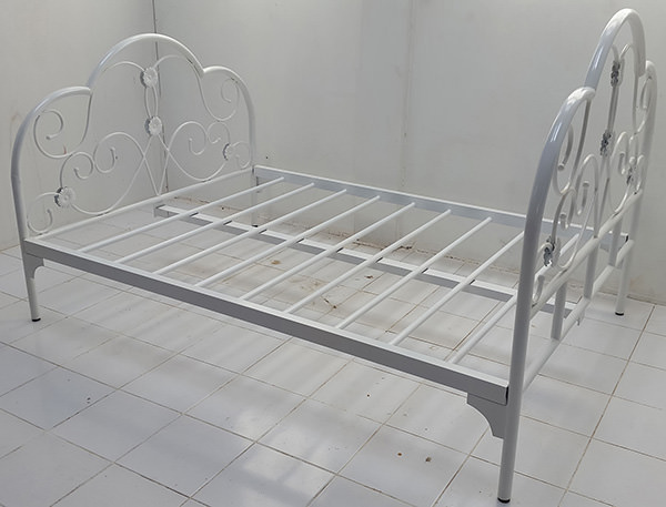 white iron bed