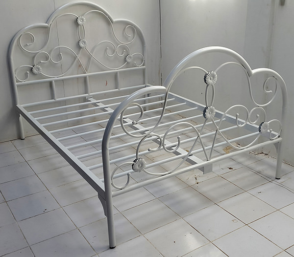 white italian iron bed