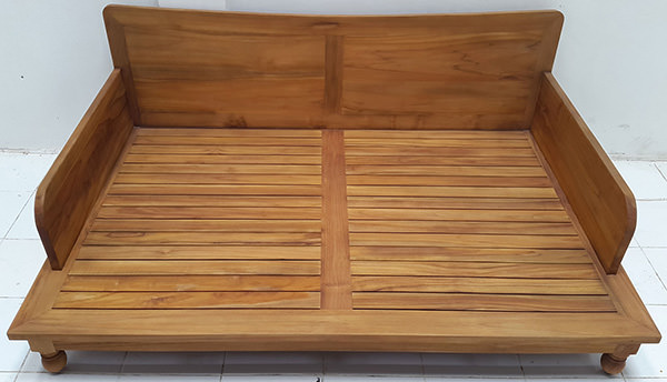 grade A teak garden daybed with natural finish