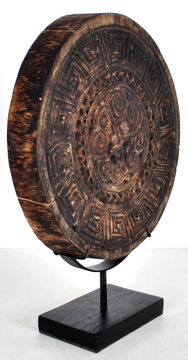 Round standing triple burnt wooden wall decor