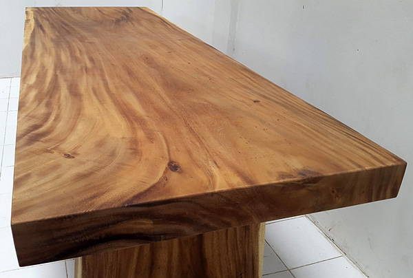 suar dining table