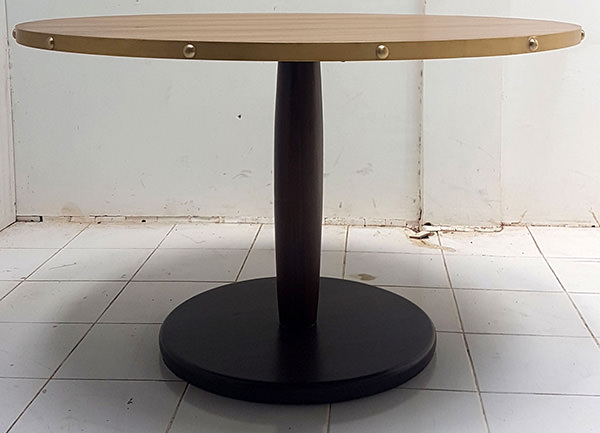 round restaurant table