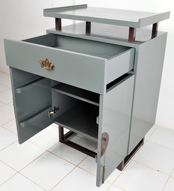 stainless steel and teak restaurant side station