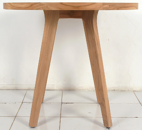 teak round table for club