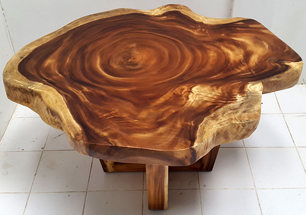 suar coffee table with natural shape and crossed legs