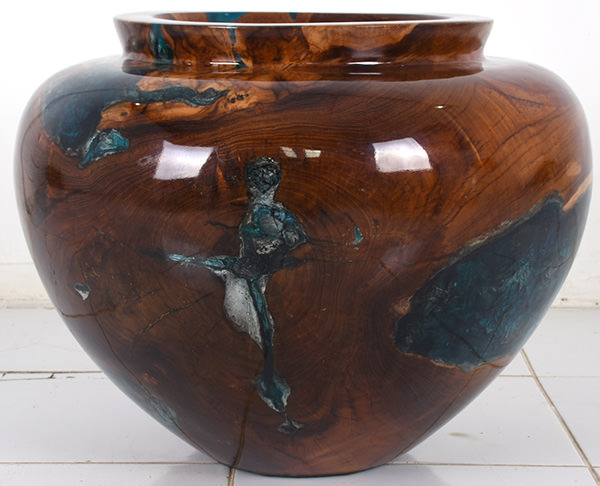 glossy teak root and resin pot