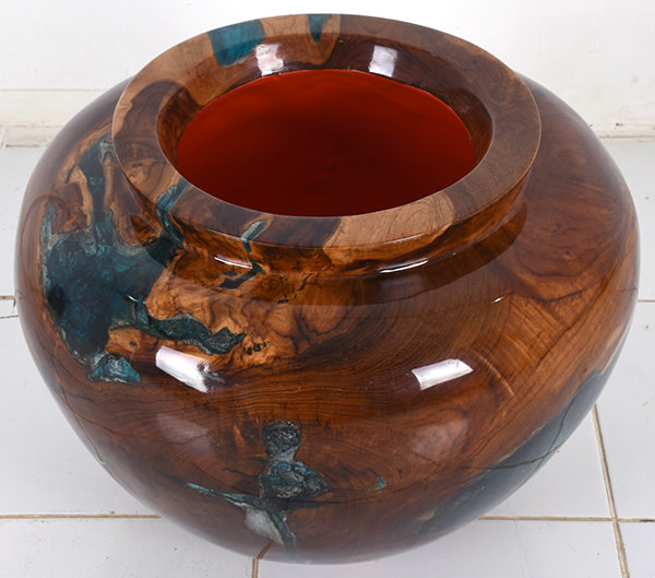 glossy teak root and resin indoor pot