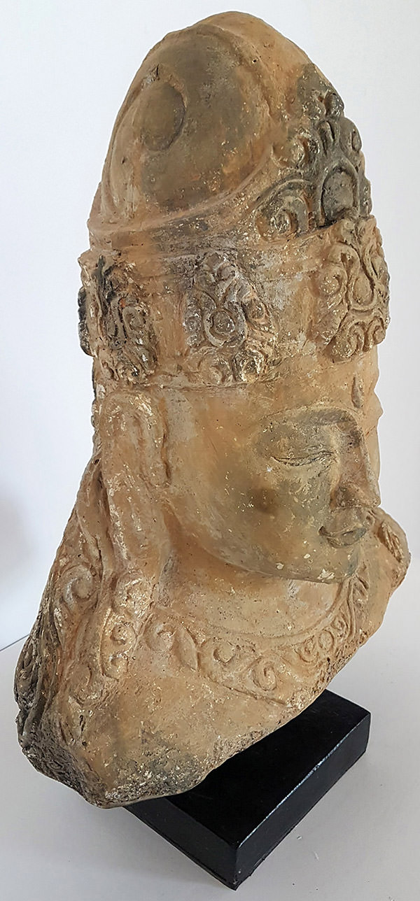 hindou standing sculpture