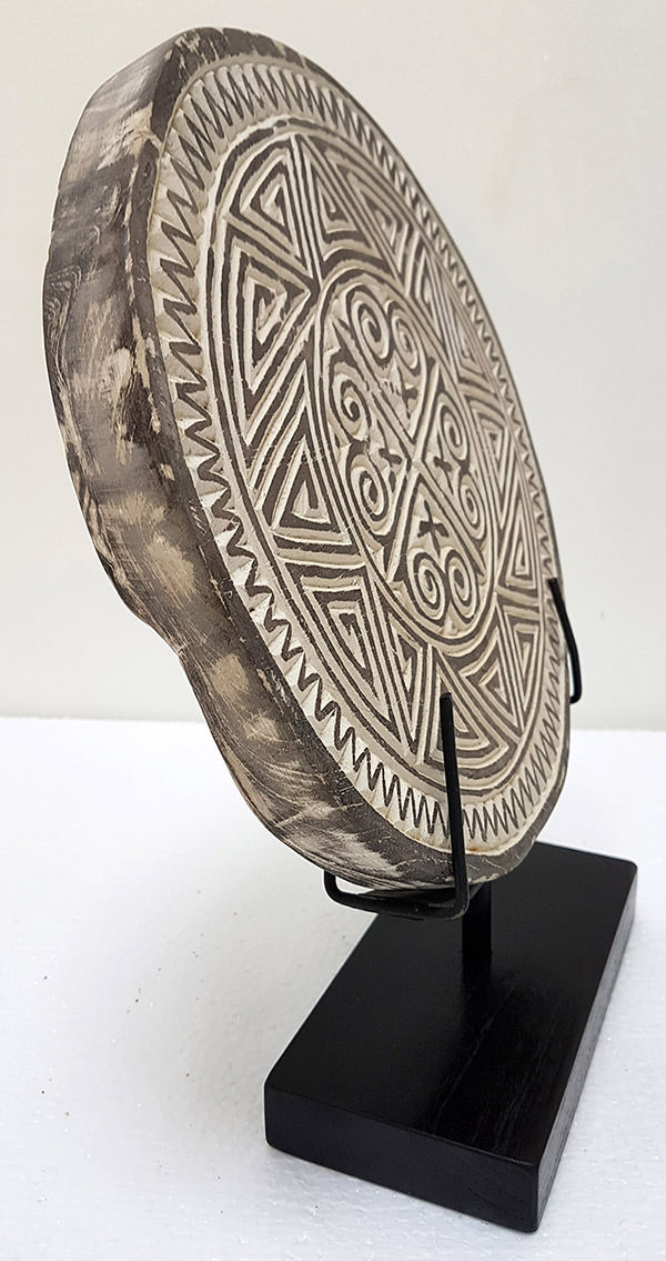 white papuan standing deco with handmade carving