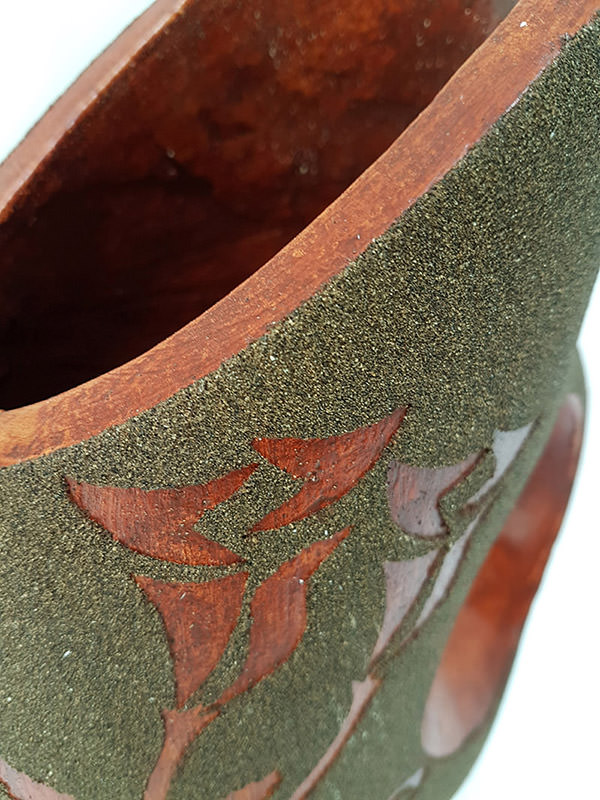 flower pot with sanded pattern