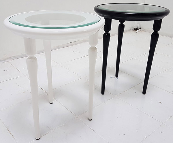clack and white round coffee table with glass table tops
