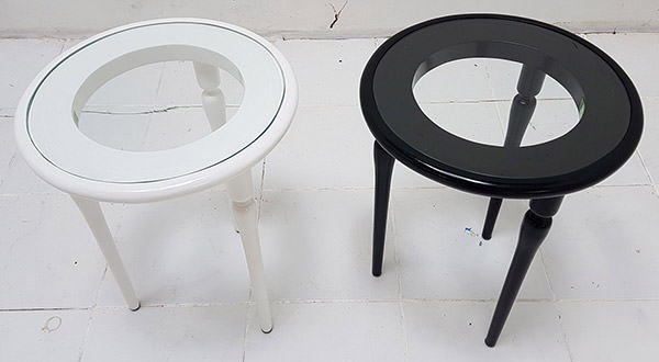 clack and white round coffee tables