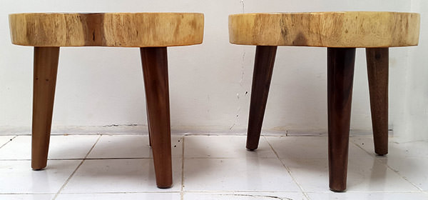 2 suar coffee tables with 3 legs