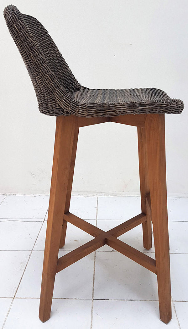 bar chair with wicker seat and wooden legs