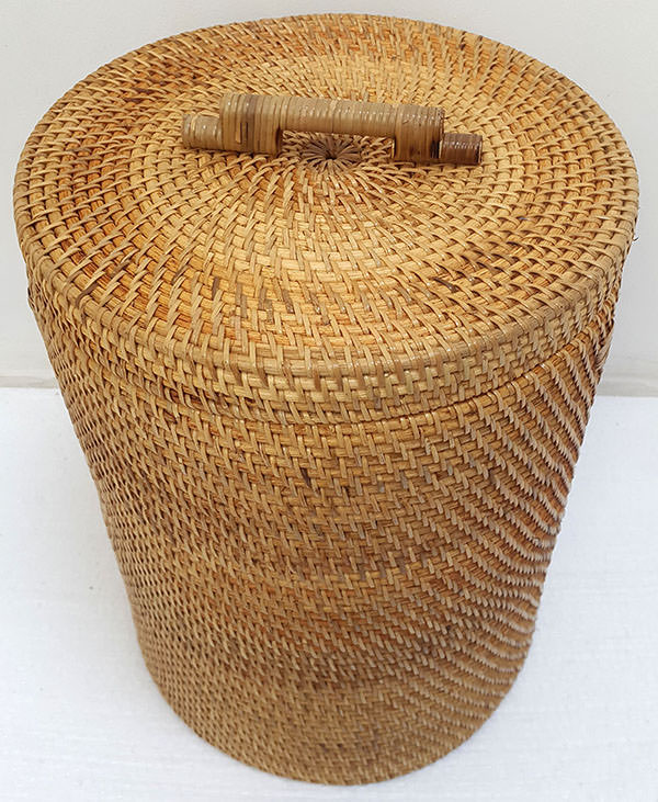 round rattan basket with natural color