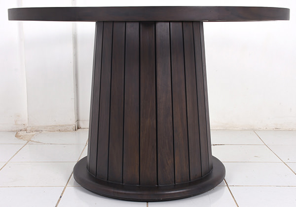 round lounge table