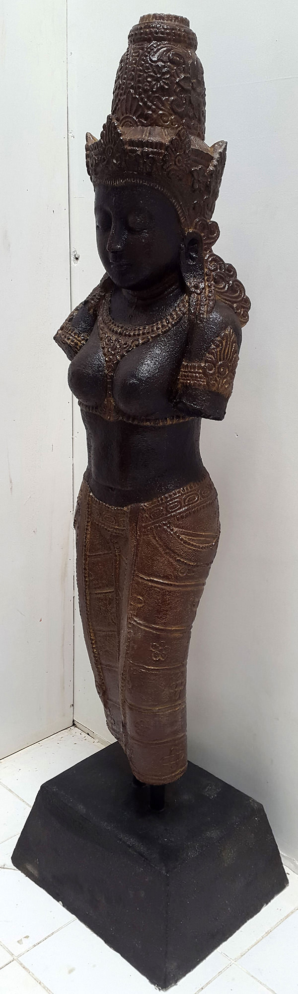 black hindu standing sculpture