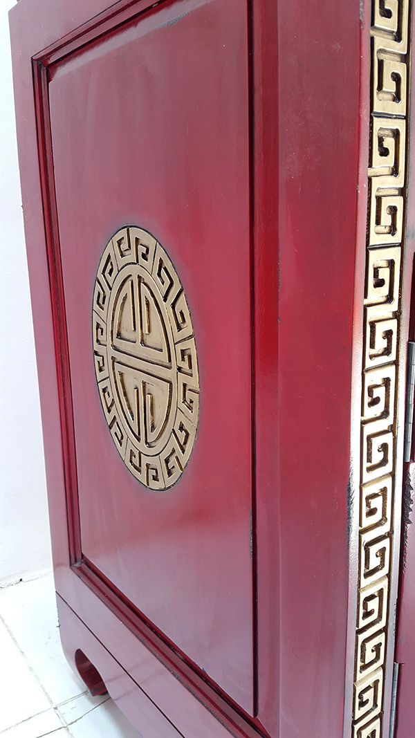 traditional chinese golden carving