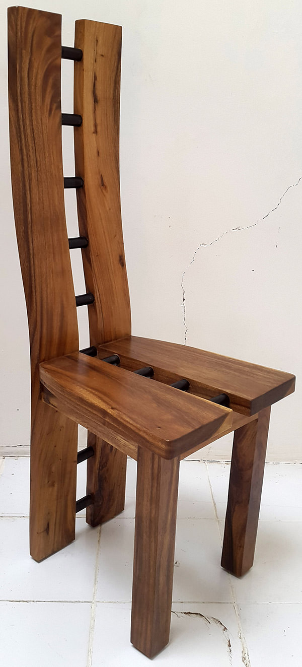 suar chair with natural finishing and black iron connectors