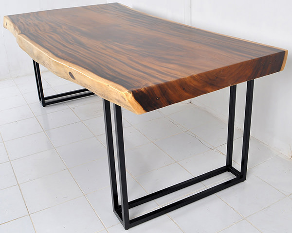 Suar table with design iron legs