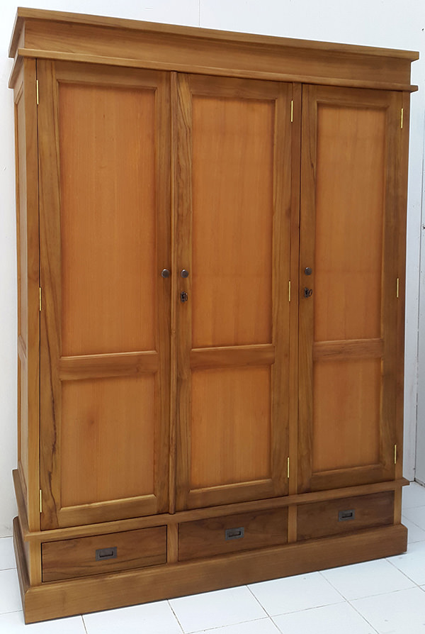 wardrobe with two doors and tree drawers