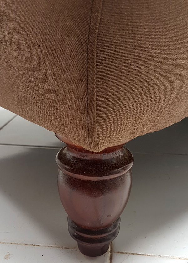 peruvian restaurant sofa leg