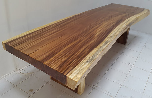 suar dining table