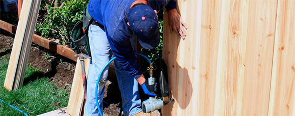 Guide de bricolage pour réparer votre clôture en bois